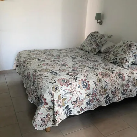 Les Lilas Piscine Partagee Apartment Les Vans