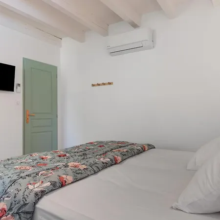 Apartment Les Lilas Piscine Partagee